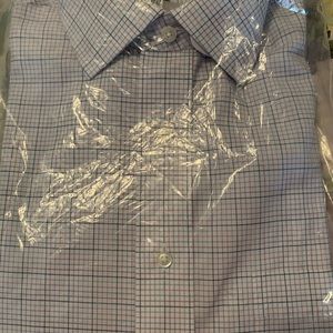 Men’s tailored fit dress shirt